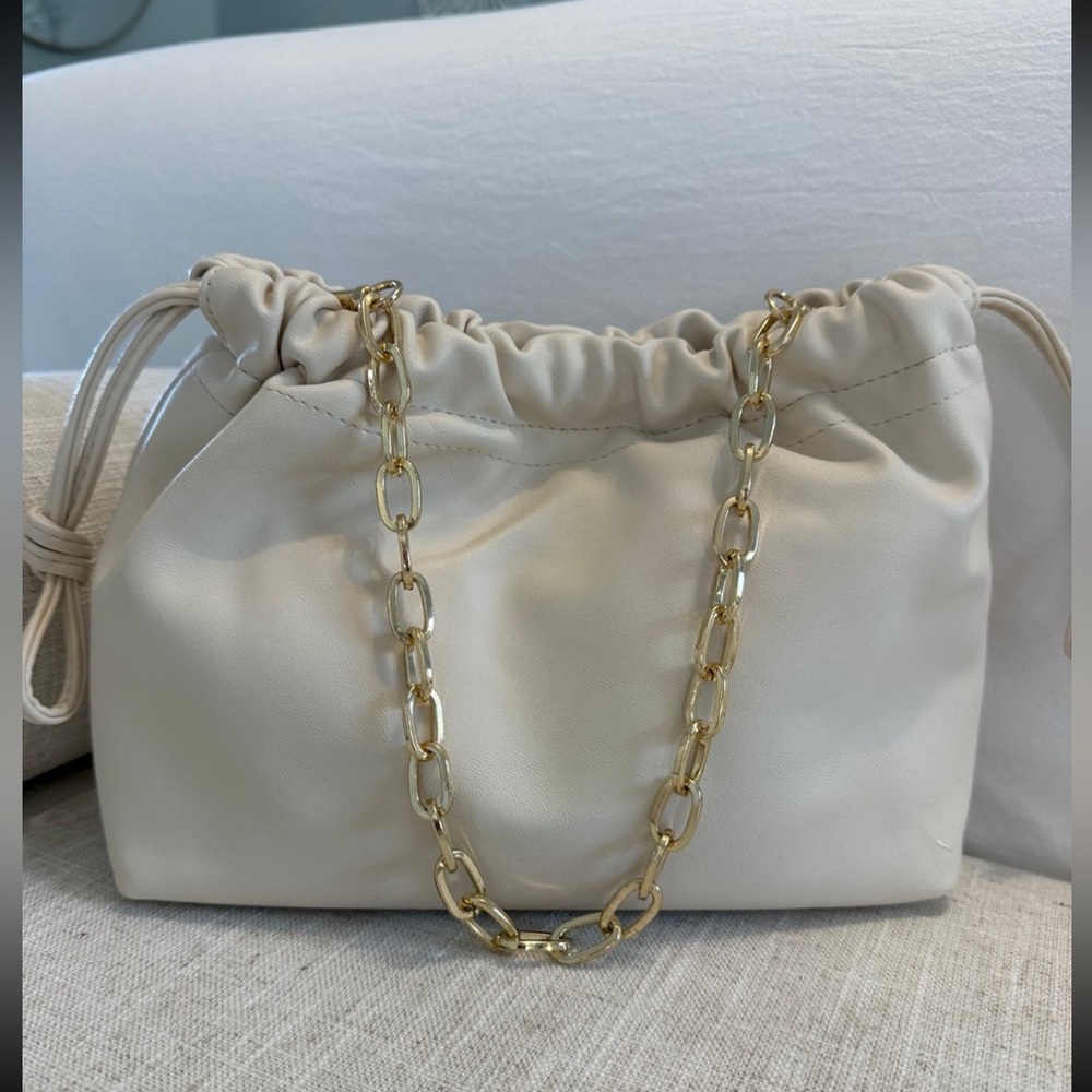 Universal Thread Cream Clutch